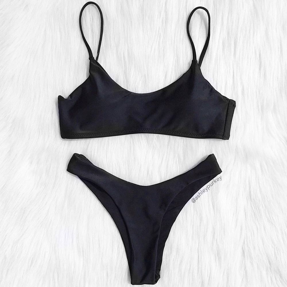 ❤️SALE❤️ Black cheeky bikini set